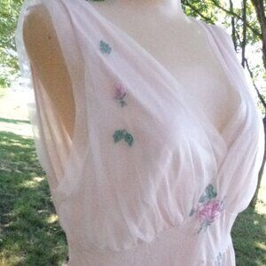 Vintage 1950s nylon LAROS Night Gown Sz 38